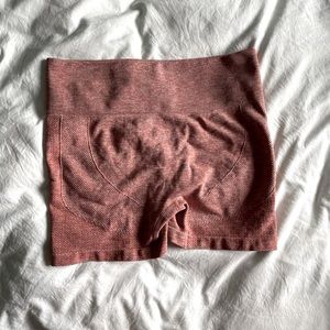 Seamless scrunch butt shorts